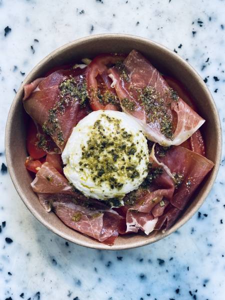 Salade de pâtes tomates mozzarelle jambon cru à Marignane
