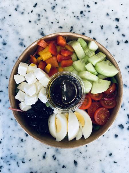 Salade grecque avec concombres fêta à Marignane